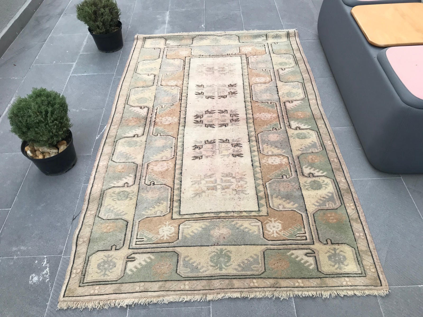 Vintage Turkish Rug 4×6,6 ft (123×200 cm), Rug Green Brown Bordered Rug
