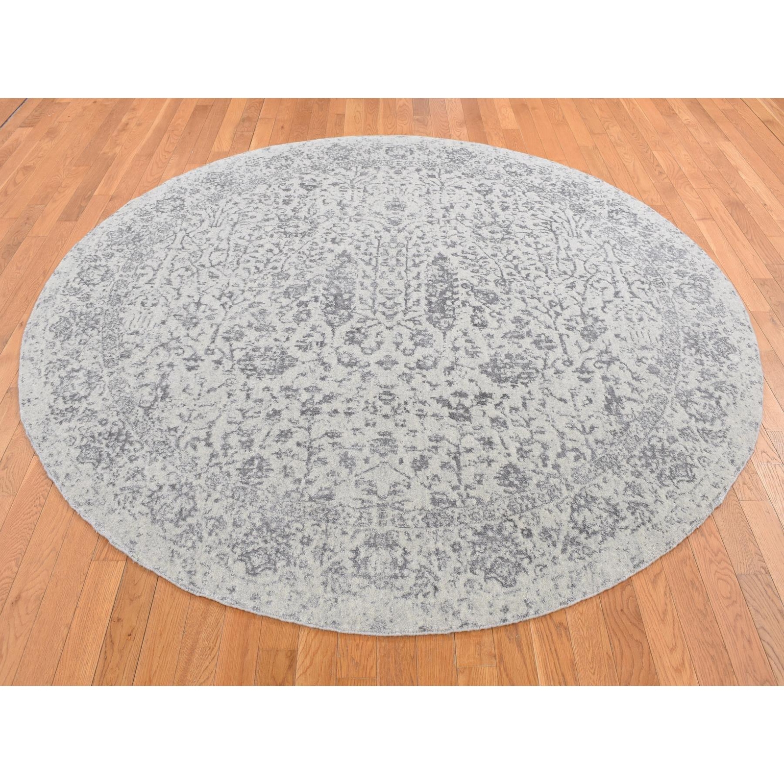 7’9″x7’9″ Gray Jacquard Hand Loomed Wool and Silk Round Oriental Rug R87359