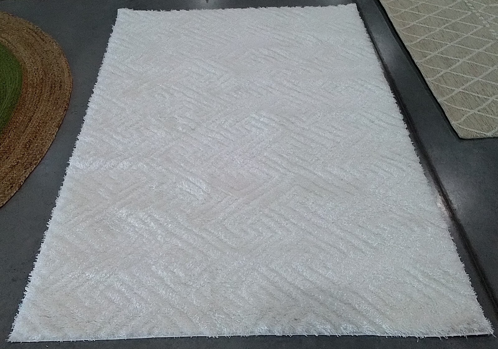 WHITE 5′-0″ x 7′-0″ Back Stain Rug, Reduced Price 1172771877 THO652A-5