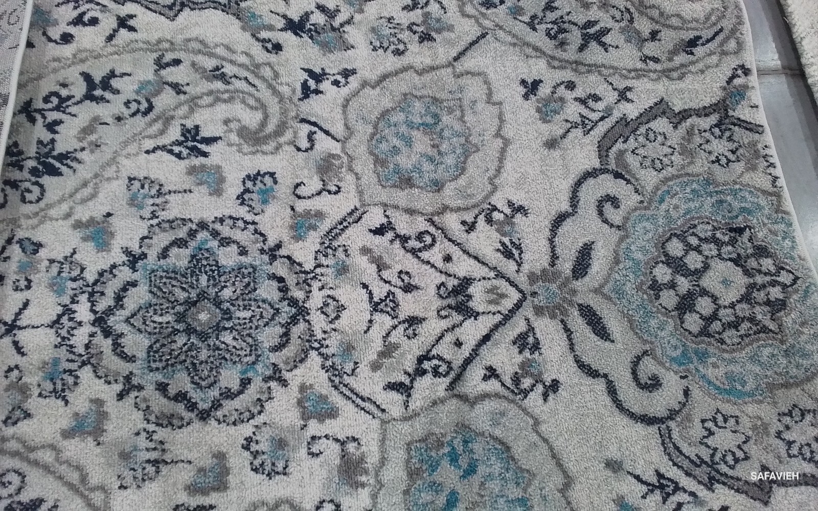 CREM LIGHT GRY 11′-0″ x 11′-0″ Flaw in Rug Reduced Price 1172771698 MAD600C-11SQ