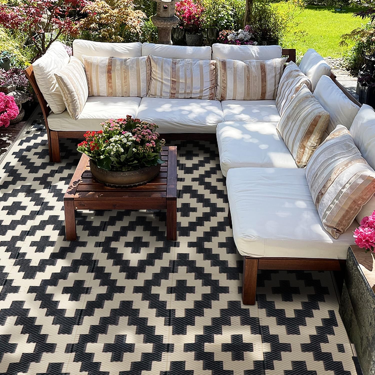 Reversible Outdoor Plastic Straw Rug – 6′ x 9′ Modern Area Rug for Patios
