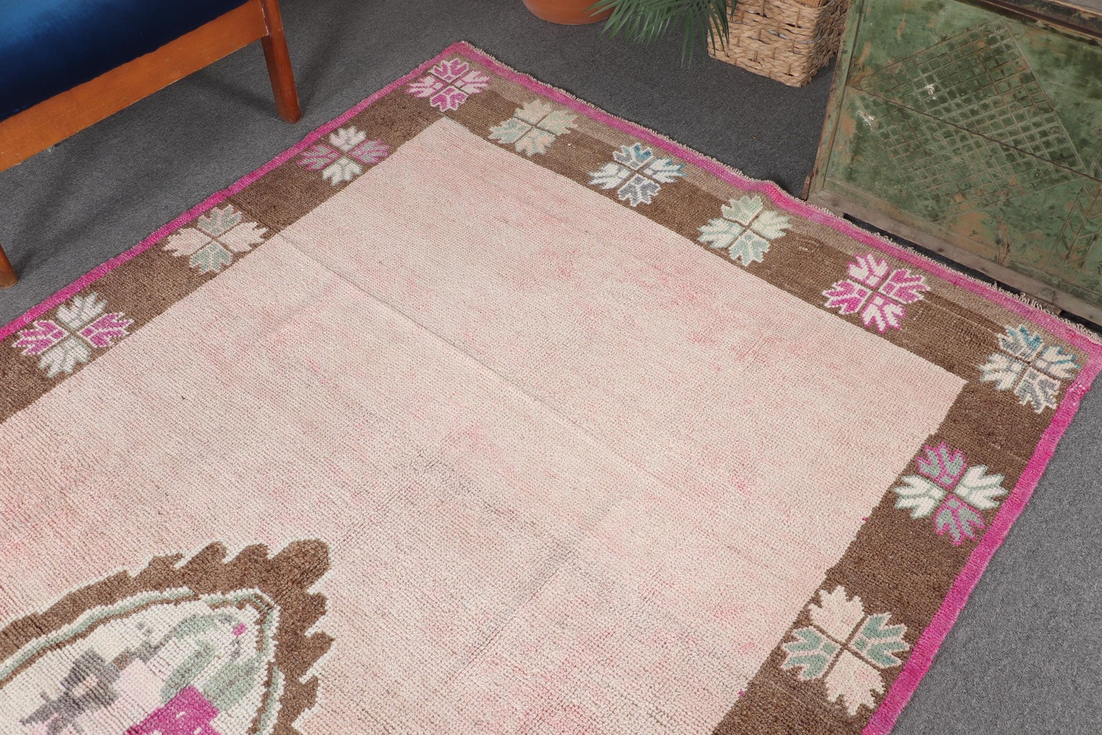 Vintage Rug Rug 4,9×9,4 ft, Pink Brown Bordered Wool Turkish Rug