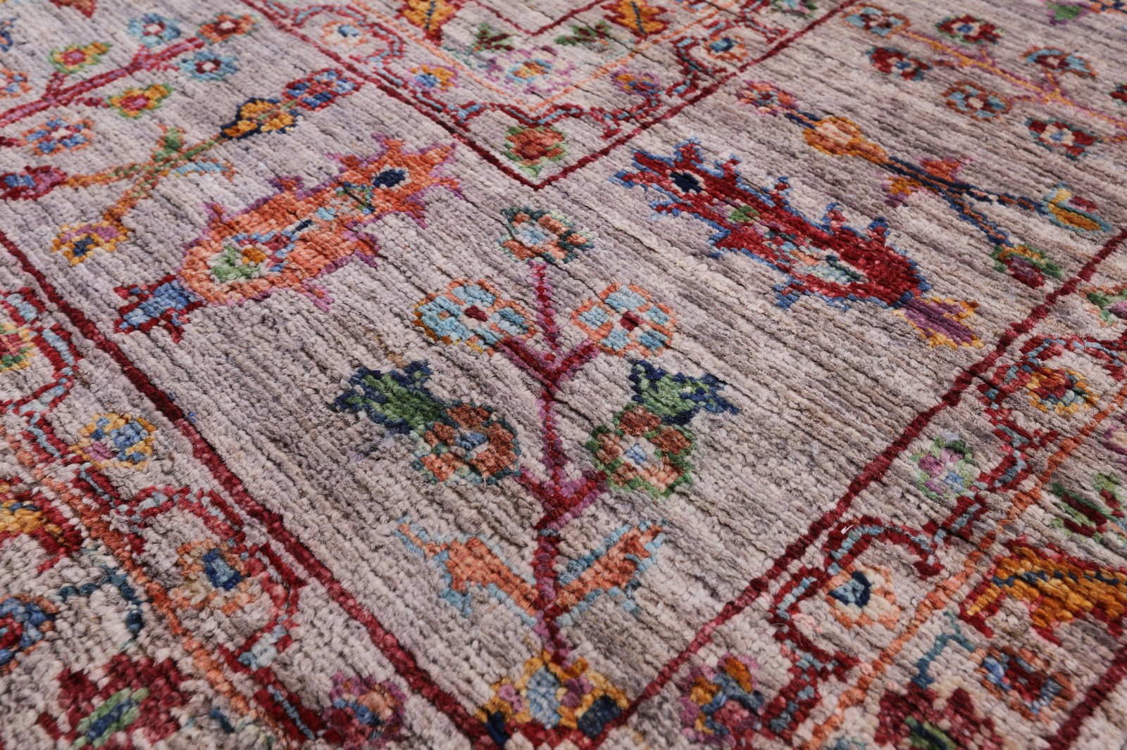 5′ 9″ X 7′ 10″ Hand-Knotted Traditional Rug – Q7612