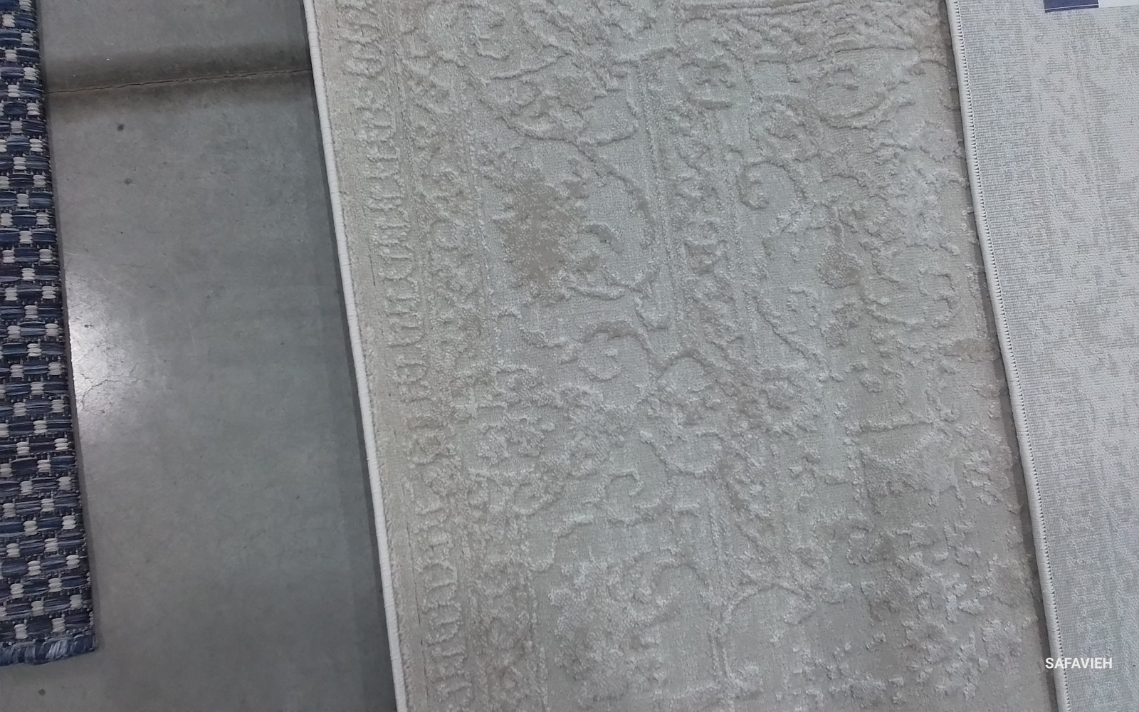 CREME / IVORY 5′-1″ x 7′-6″ Back Stain Rug, Reduced Price 1172797311 RFT664D-5