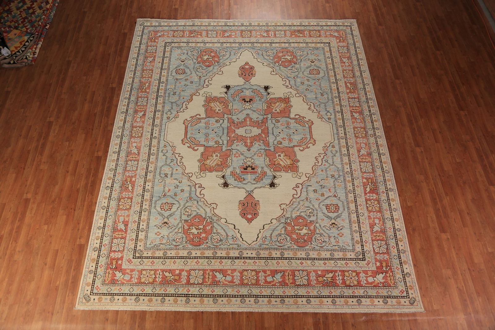 Heriz Serapi Ivory Hand-Knotted Living Room Carpet in Wool 12′ 5″ x 10′ 2″
