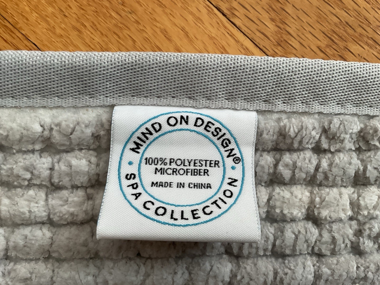 Mind on Design Gray/White Chenille Noodle Bath Rug w/Non-Skid Back ~ 45”x 27”