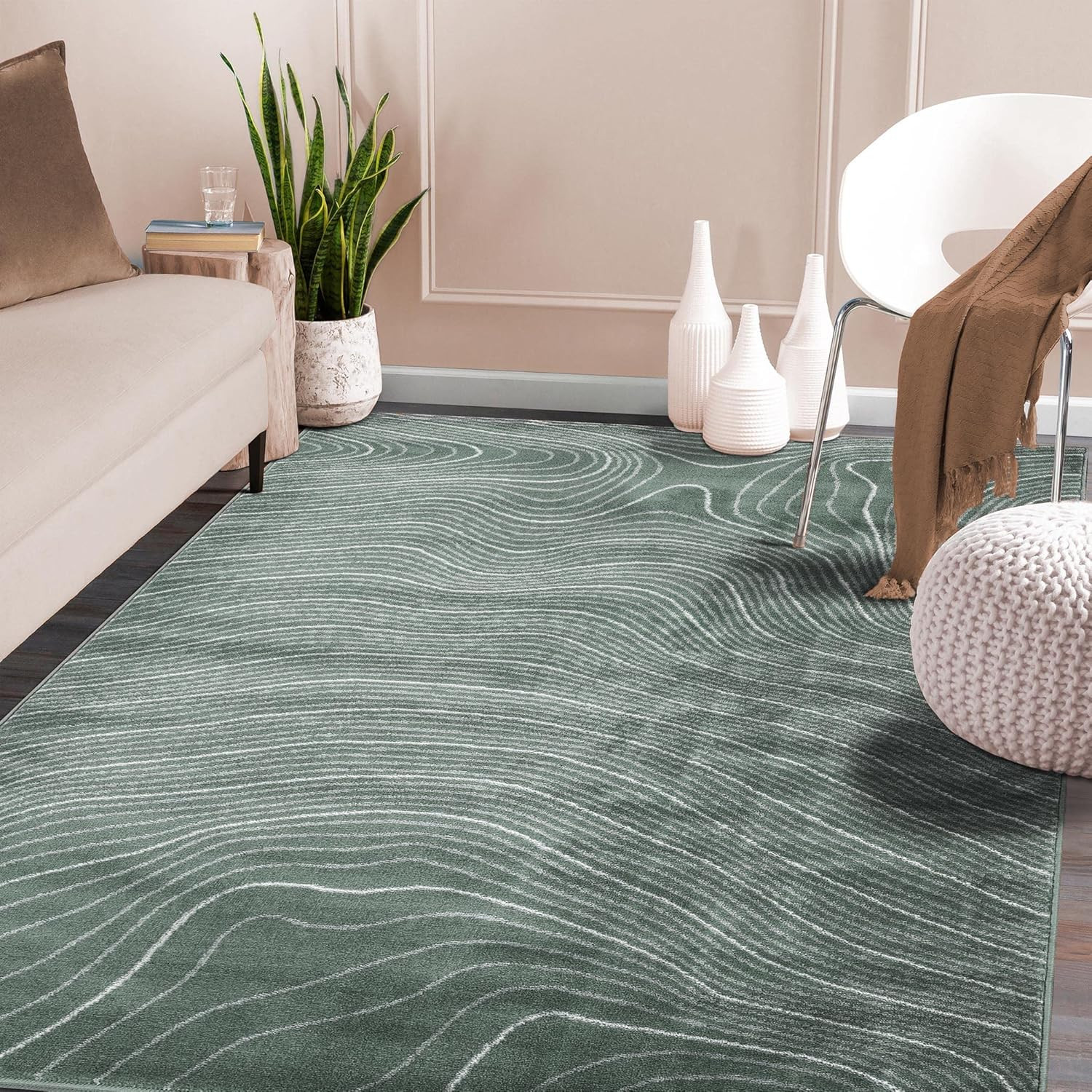 Modern Abstract Area Rug, Plush 7′ x 9′ Carpet for High-Traffic Spaces
