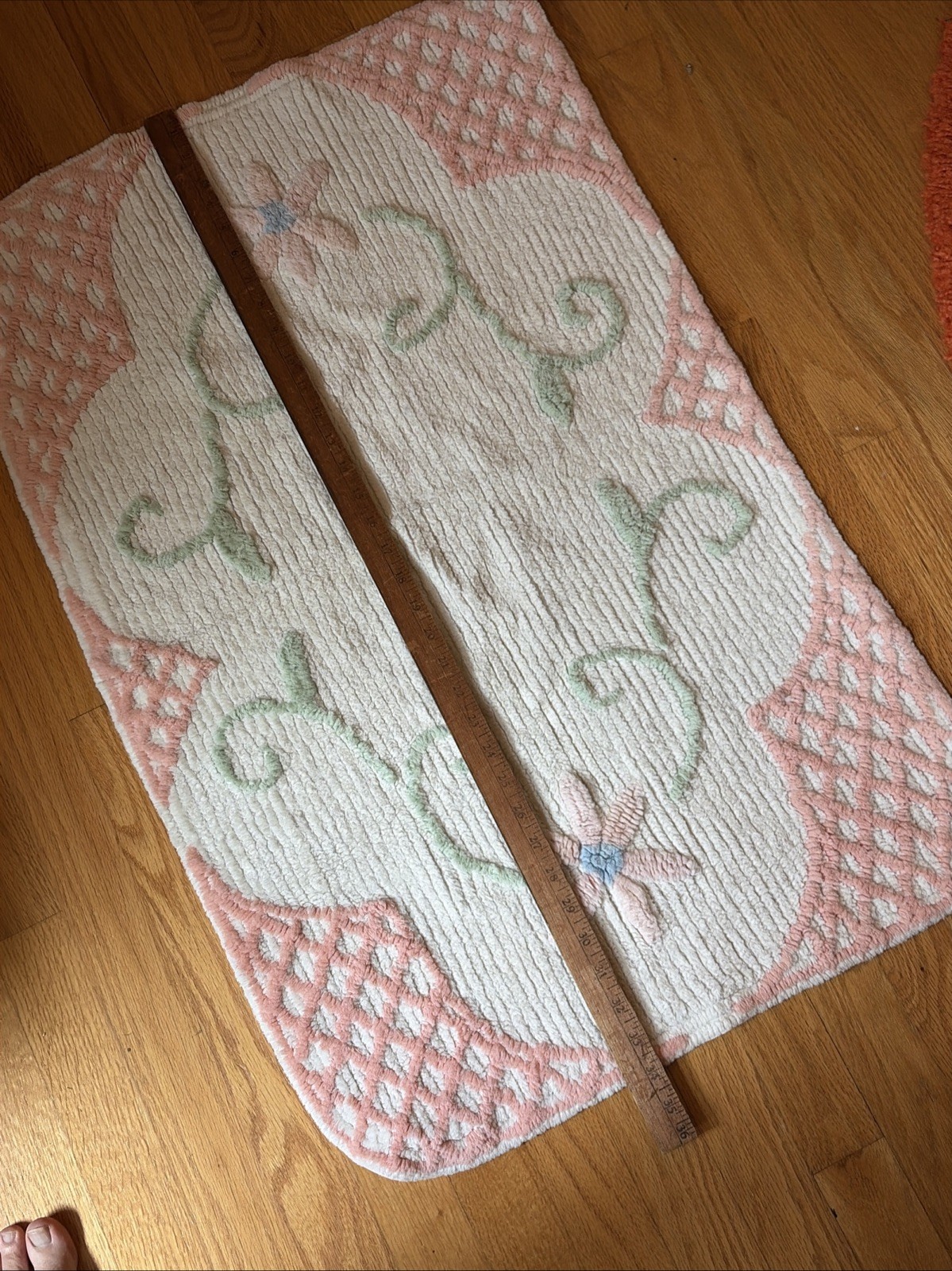 Vintage pastel Flower chenille rug 1940’s / 50’s Grandmacore Cottagecore 22×34