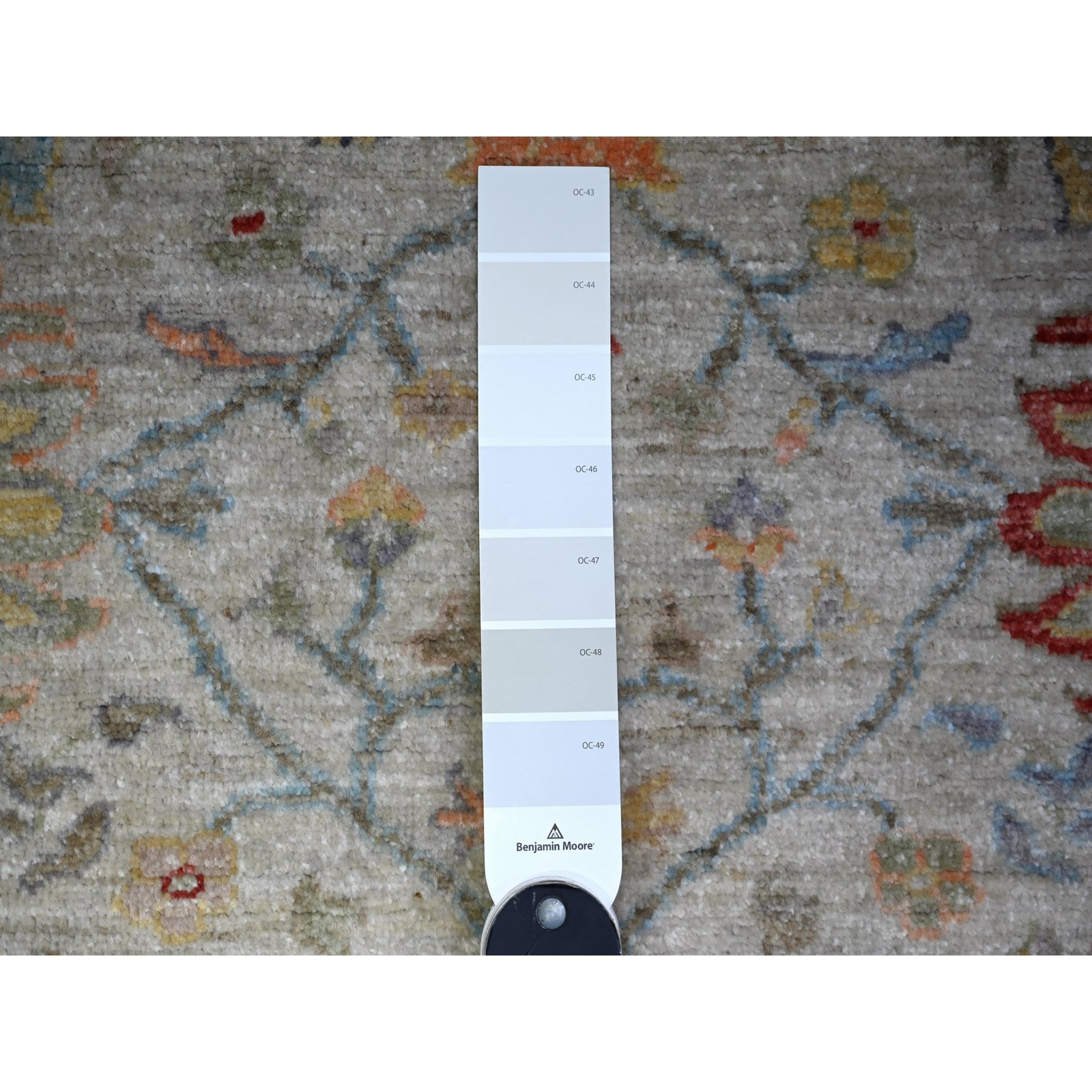 8′ x 8′ Ivory Ziegler Mahal Hand Knotted Pure Wool Round Oriental Rug R74596