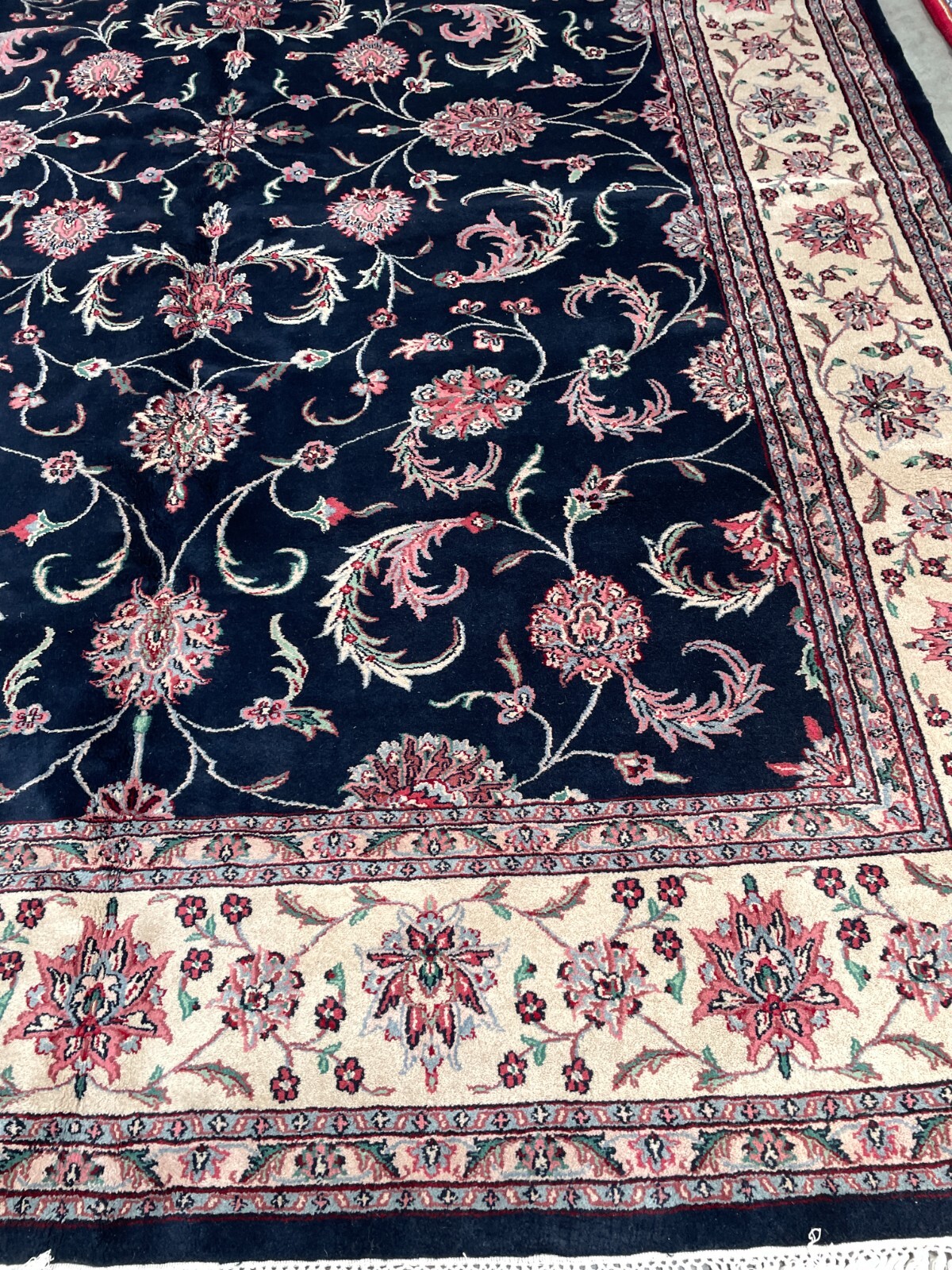 Hand-Woven Wool Area Rug w/ Floral Design, 8.7′ x 11.8′