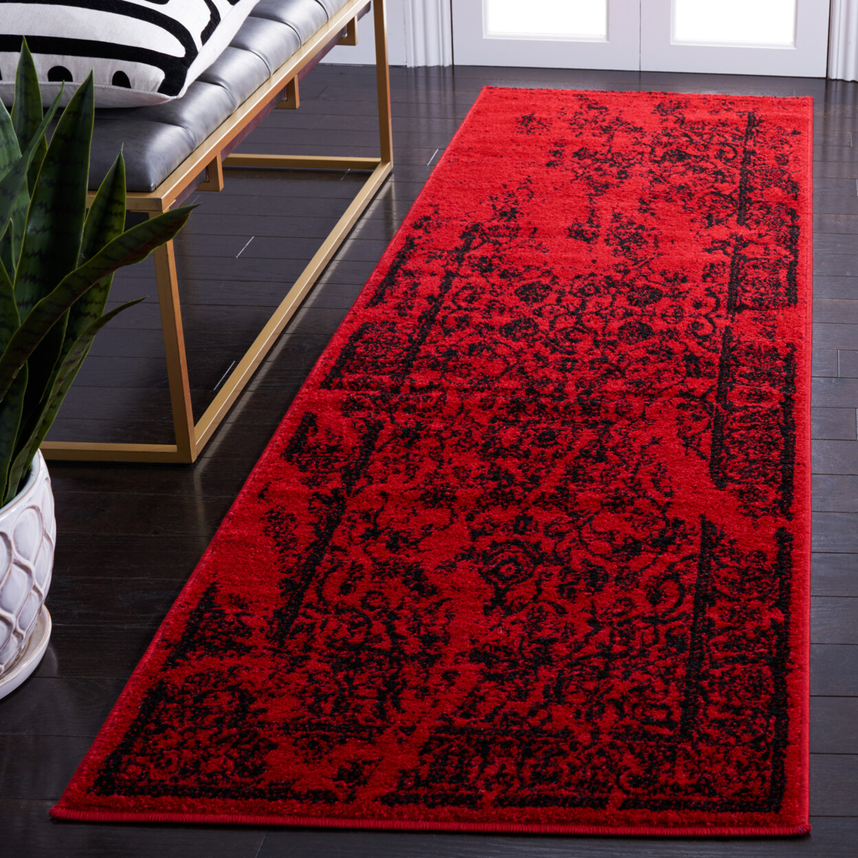SAFAVIEH Transitional Distressed Vintage Style Area Rug Red & Black Adirondack