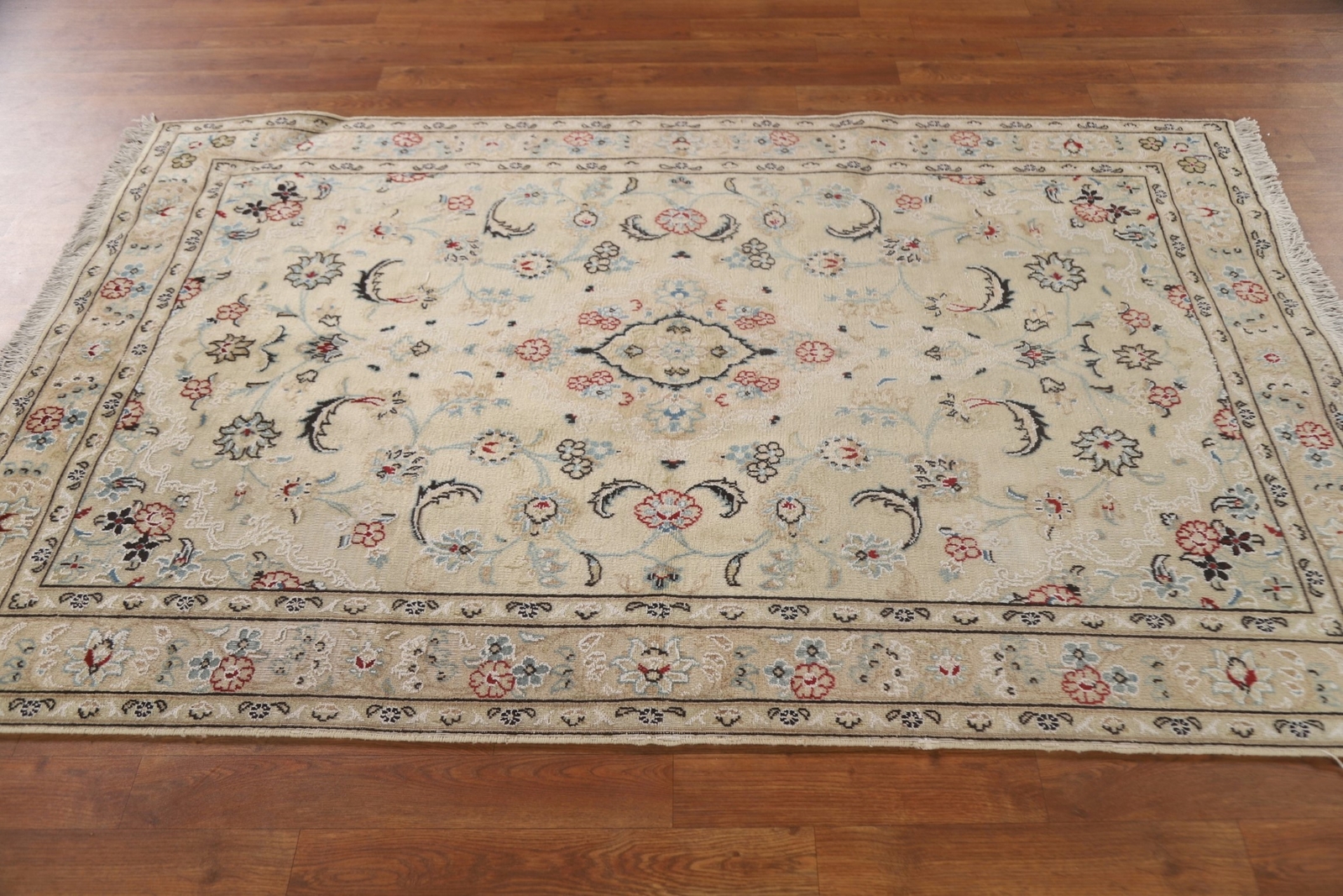 Vintage Floral Beige Traditional nain Area Rug 4’x6′ Wool Hand-knotted Carpet