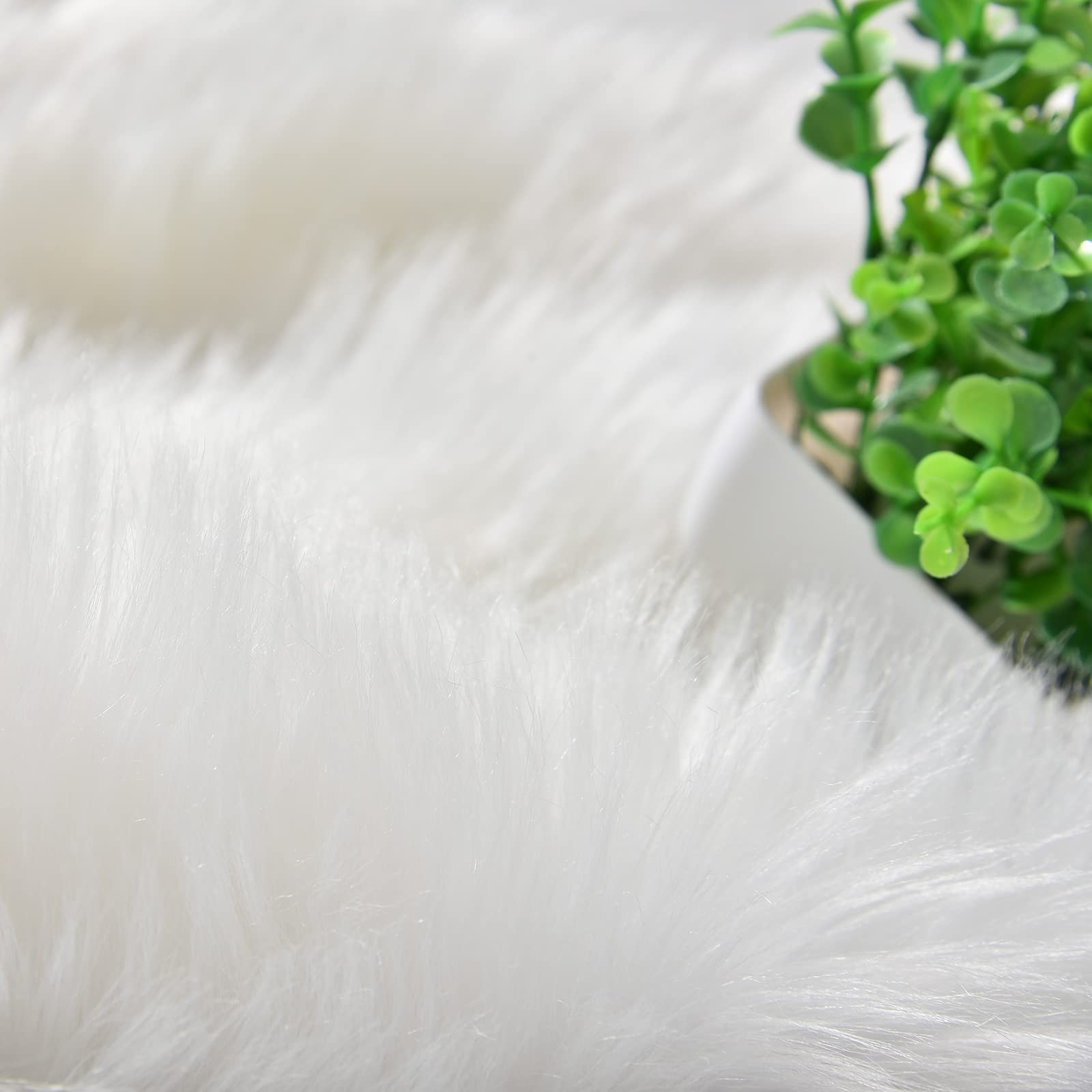 Goolela White Fluffy Faux Fur Rug for Bedroom Faux Sheepskin Rug 2×3 White Fu…