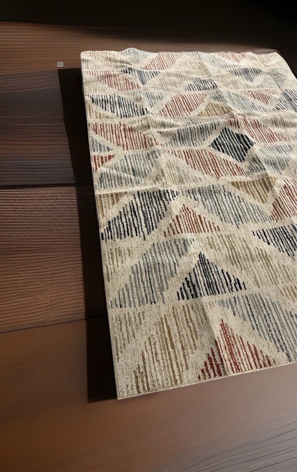8ft X 10ft ORIAN RUG. Lightly used. Great condition. No stains. 89in X 129in