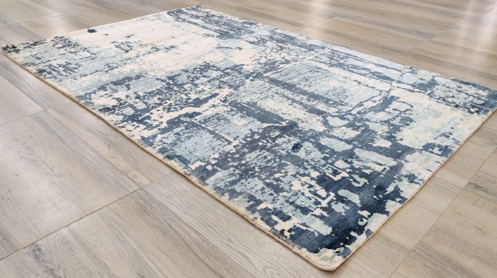 Modern Handmade Area Rug for Kids 100% Viscose Blue Iceberg Abstract 4×6 ft