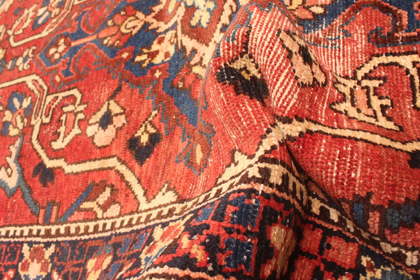 Vintage 3’6″ x 5’2″ Traditional Hand Knotted Vegetable Dye Wool Area Rug