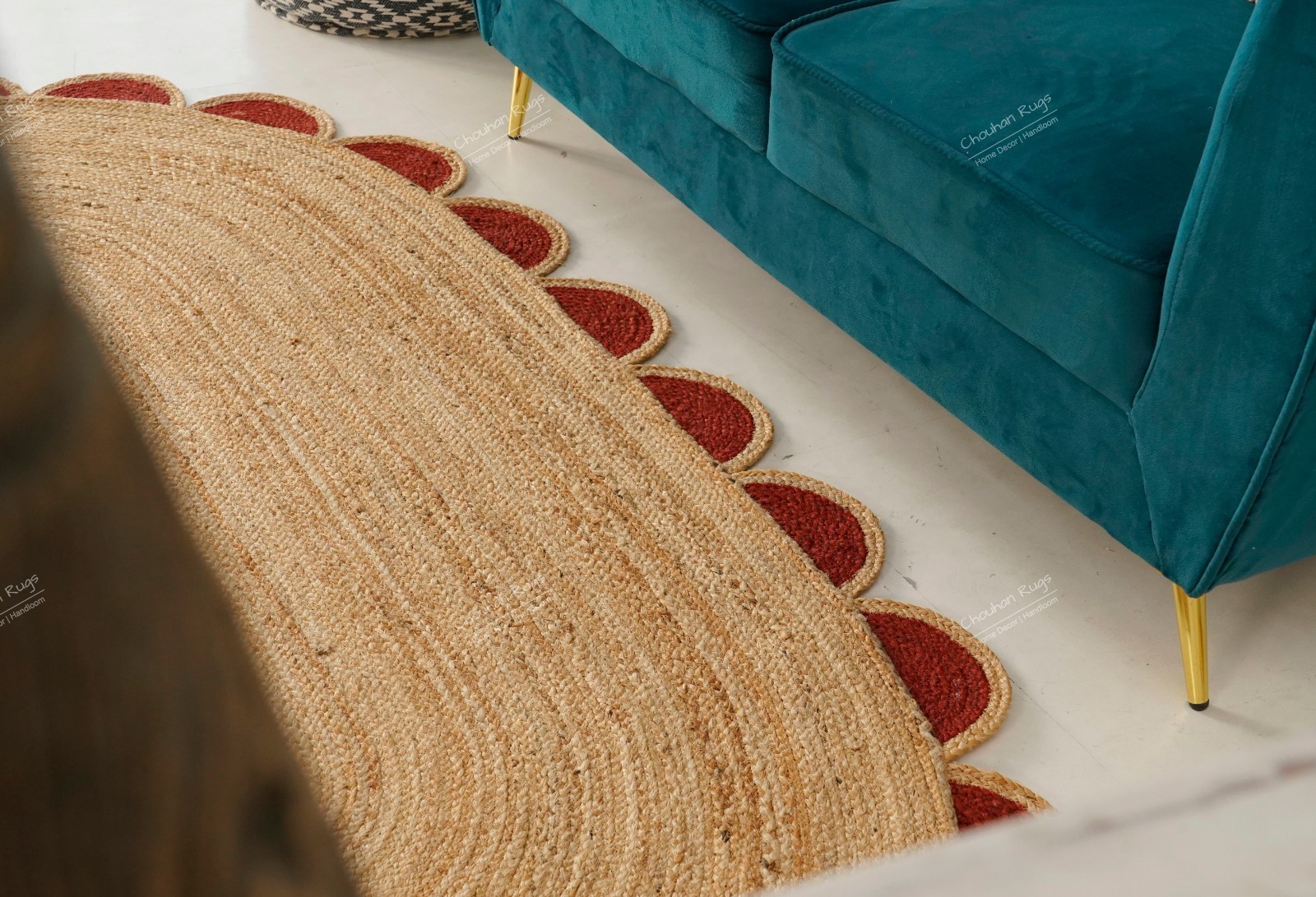 Handmade scalloped Jute rugs for Living Room Decor Beige With Red Border