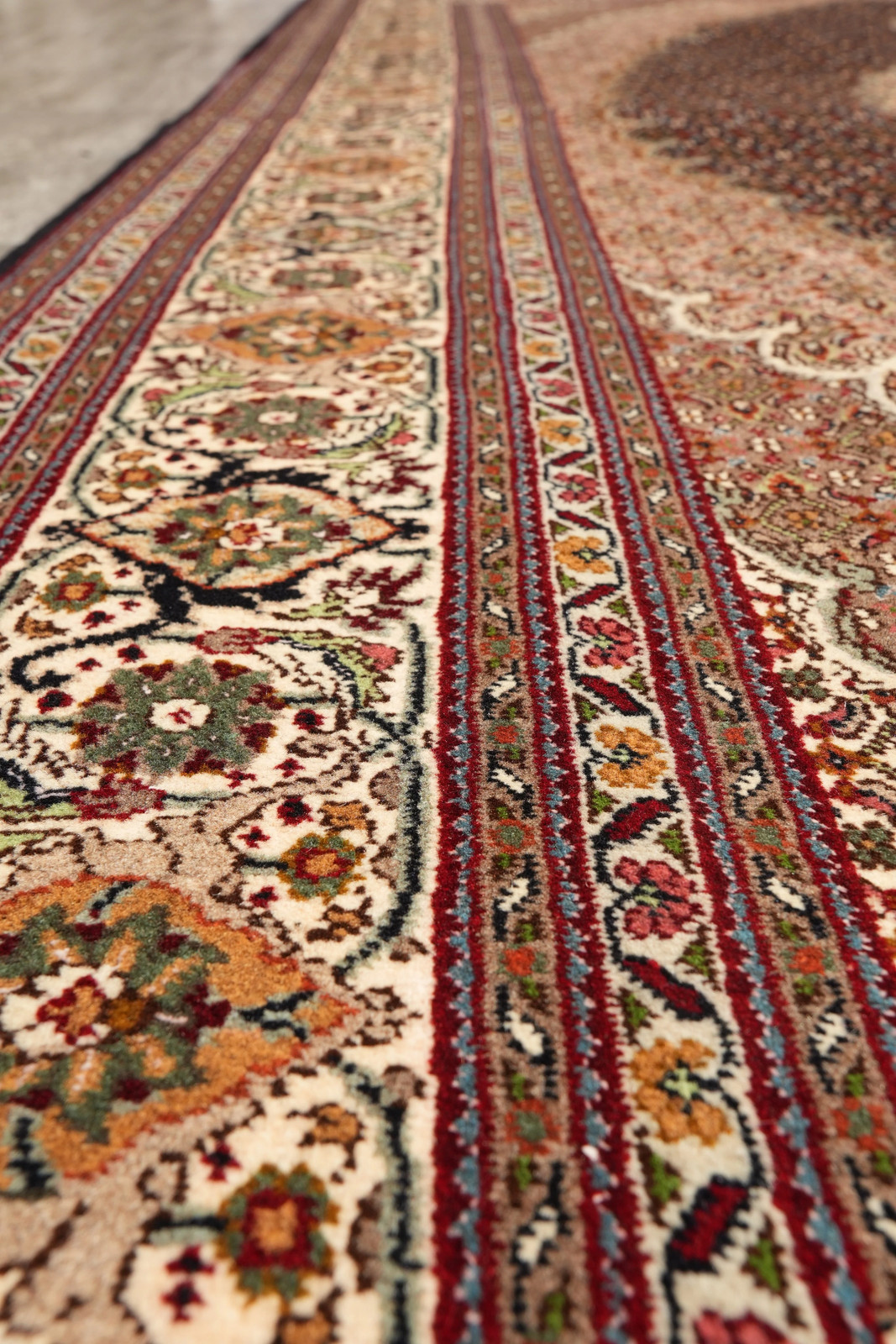 6.5 x 10 Perrsian Tabriiz Mahii Rug Wool and Silk Irran #F-4218