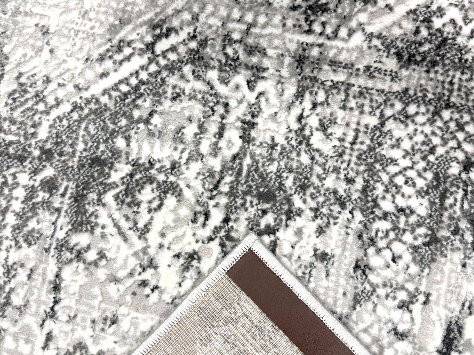 Modern Vintage Boho Area Rug Shiny High Low Pile Transitional Rug Living Room