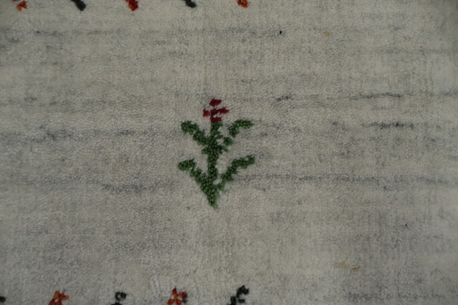 Simple yet Stylish Handmade Area Rug 8×10 for a Touch of Modern Purity Carpet