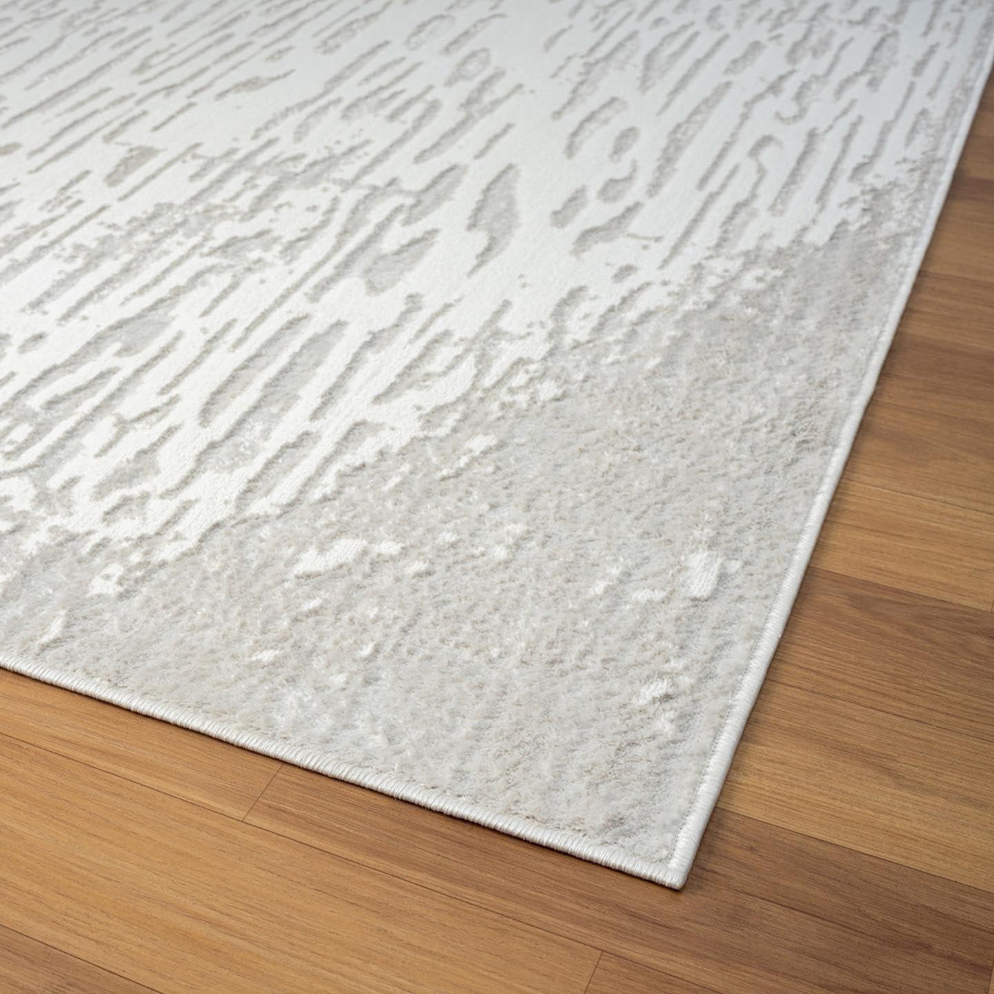 Artistic Textured Metallic Area Rug,Cream,5’X7′