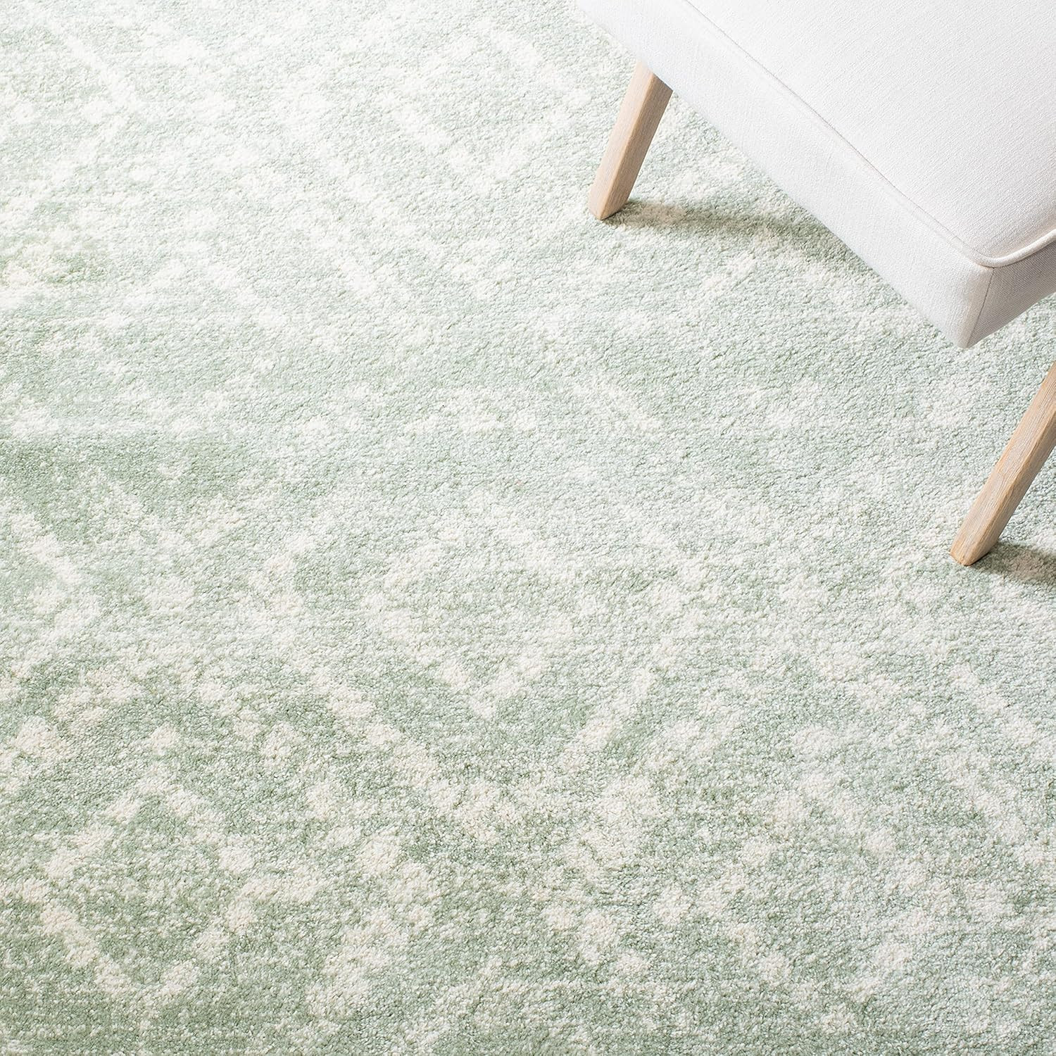 Adirondack 10′ x 14′ Area Rug – Ivory & Green Modern Diamond Design