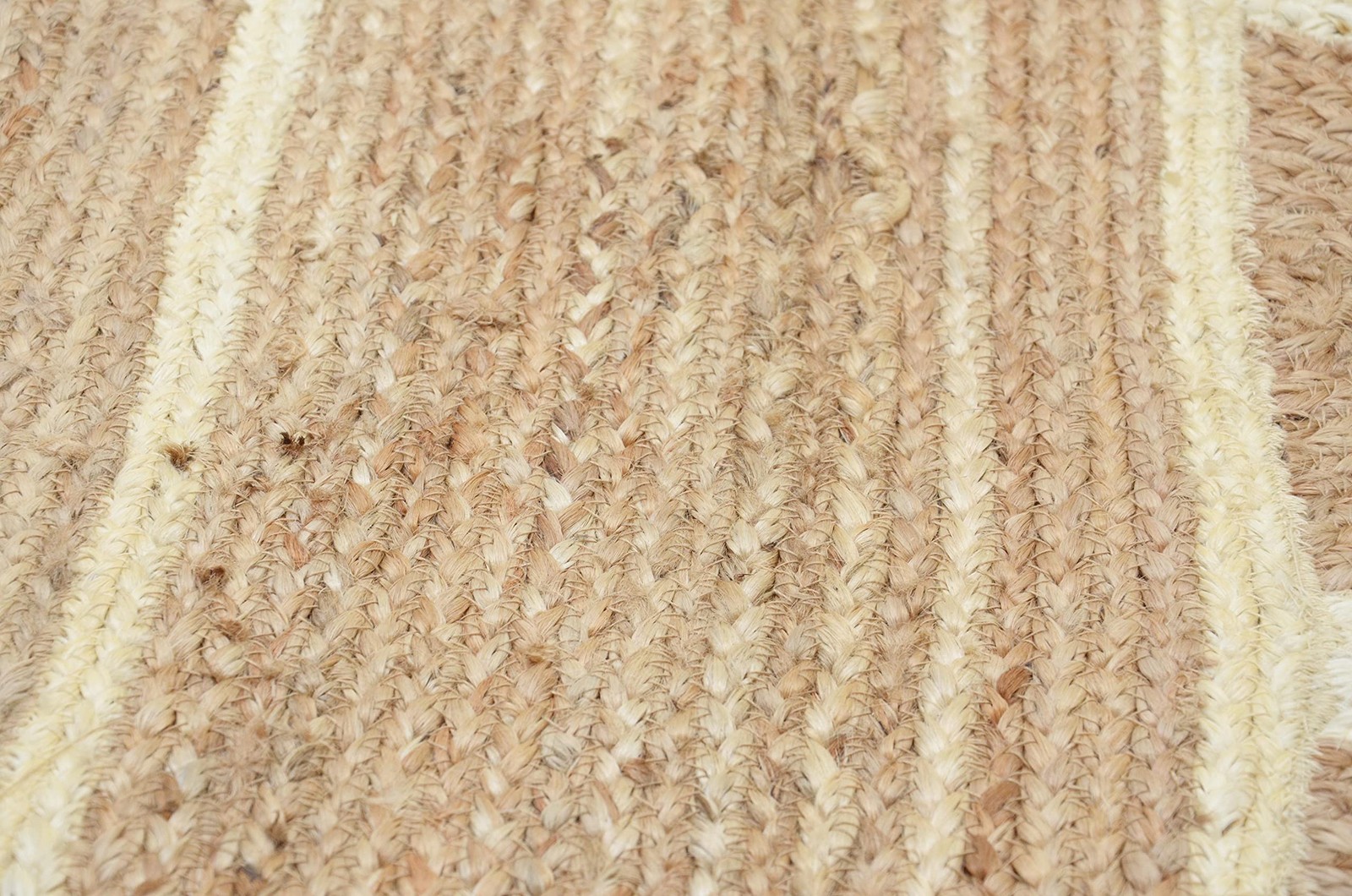Gautam International Scallop Pattern Jute Bohemian Area Rug 4X6 Off White