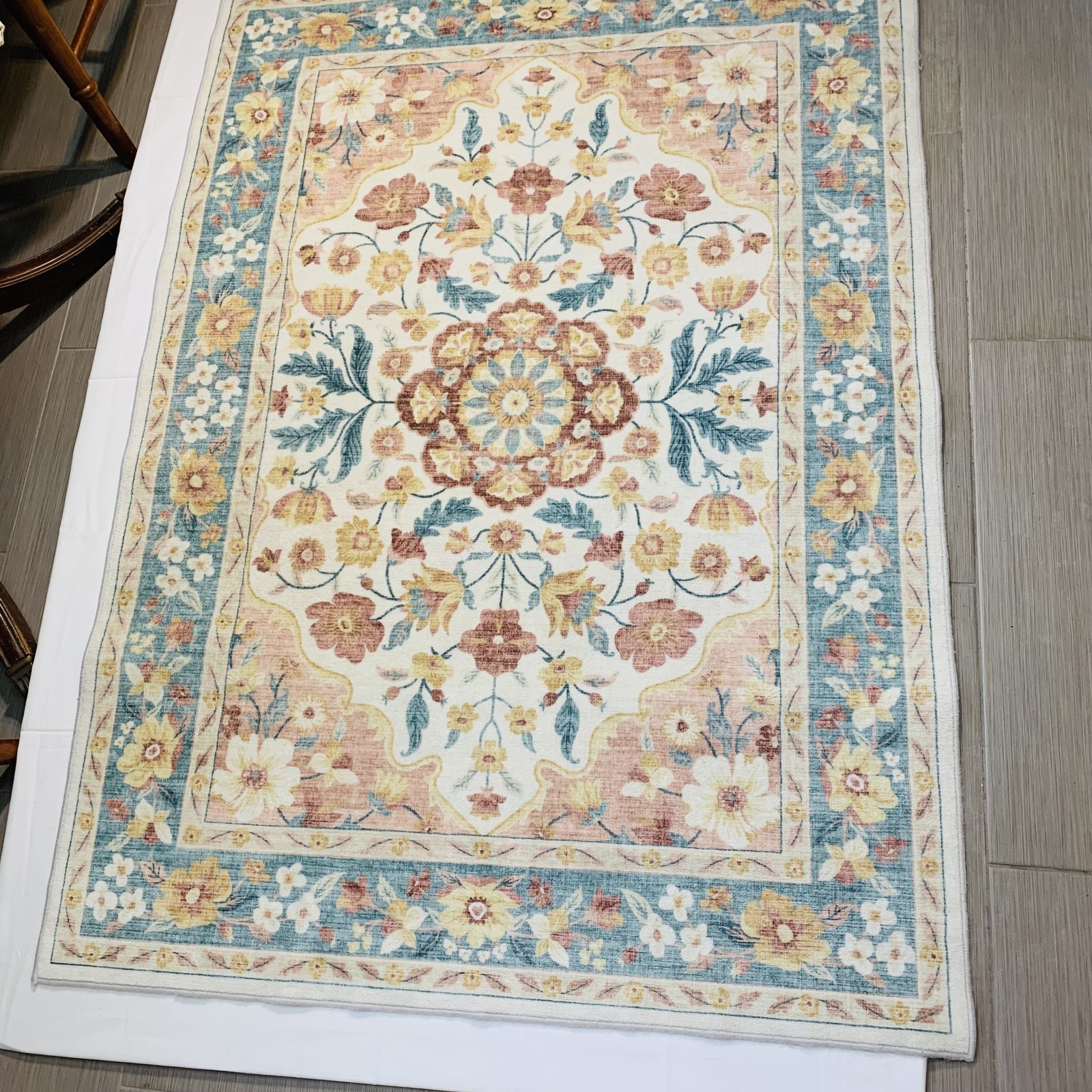 Vintage Floral Medallion Area Rug 5’3″ x 3’3″ Cream Peach Teal Yellow Accent