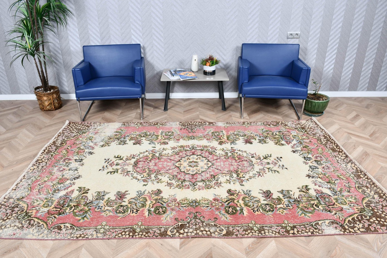 Turkish Vintage Large Rug 5,6×9,1 ft, Red White Camouflage Wool Rug