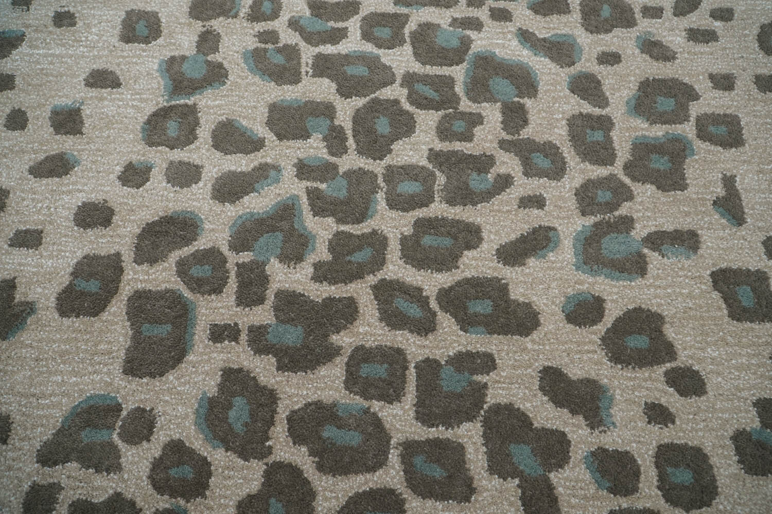 9’6″x13’6″ Beige Hand Tufted Animal Print Wool & Bamboo Silk Area Rug