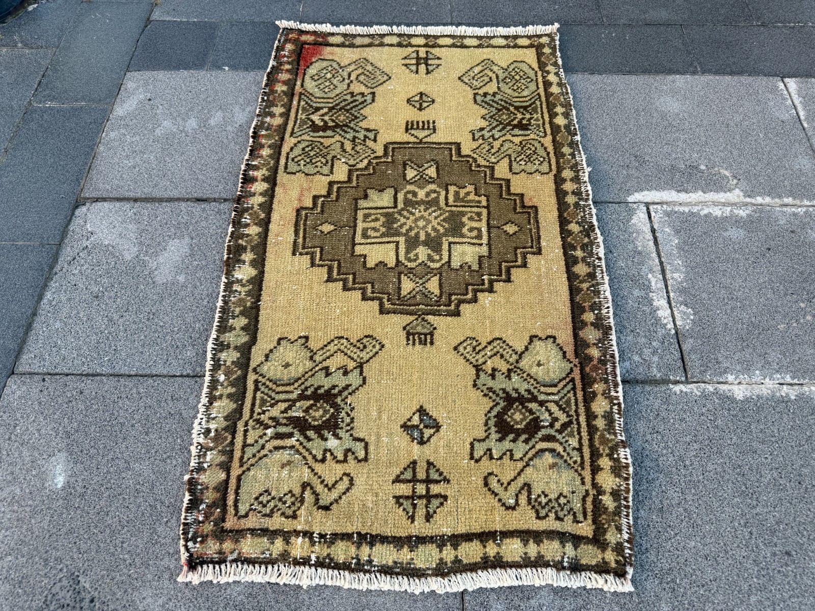 Vintage Tribal Oushak Rug 1.8×3.1 ft Beige Turkish Accent Rug Geometric Wool Mat
