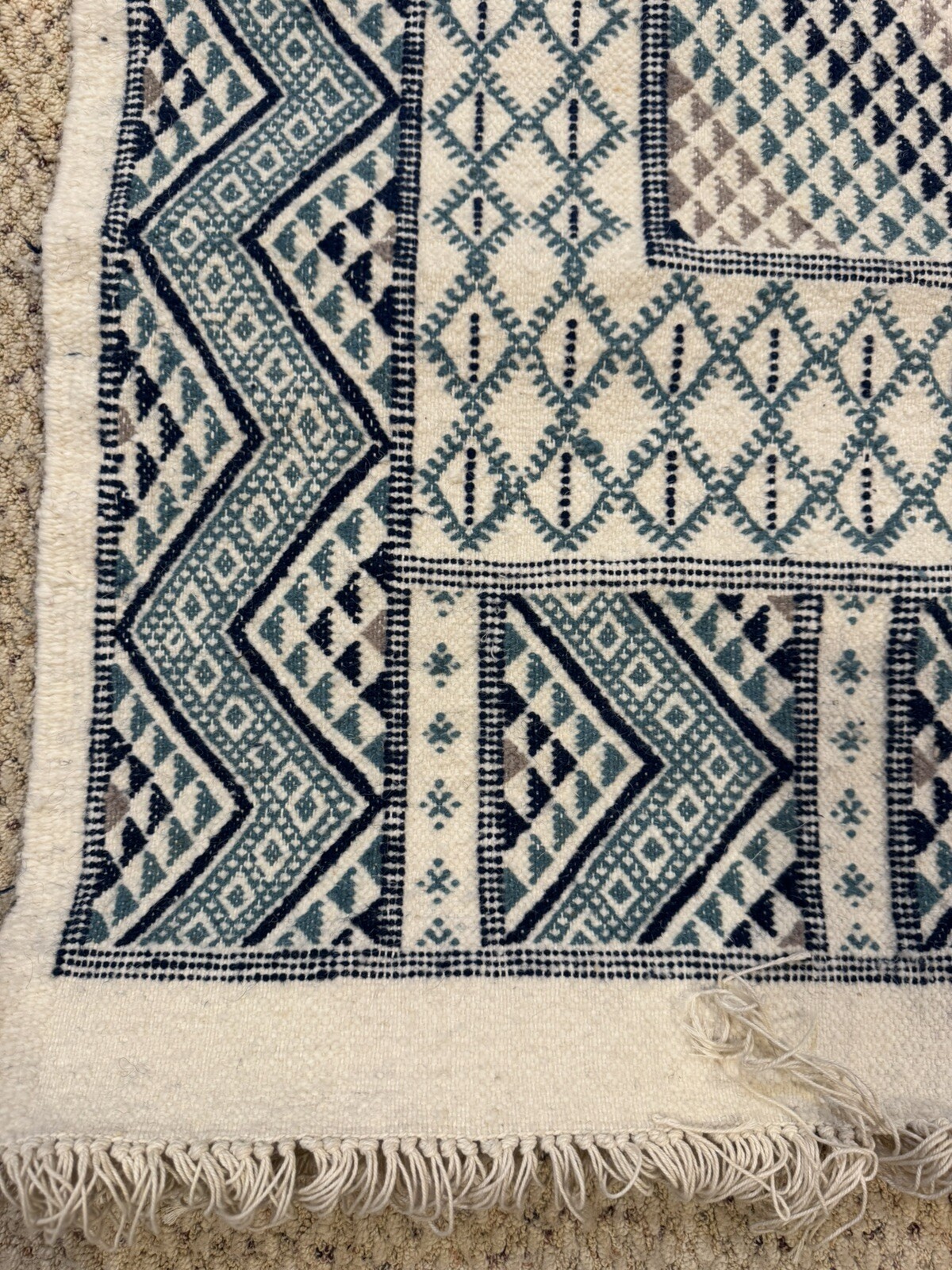 8 x 5 Hand Knotted Wool Rug made in Tunisia. (AKA margoum) 262 cm X 180 cm