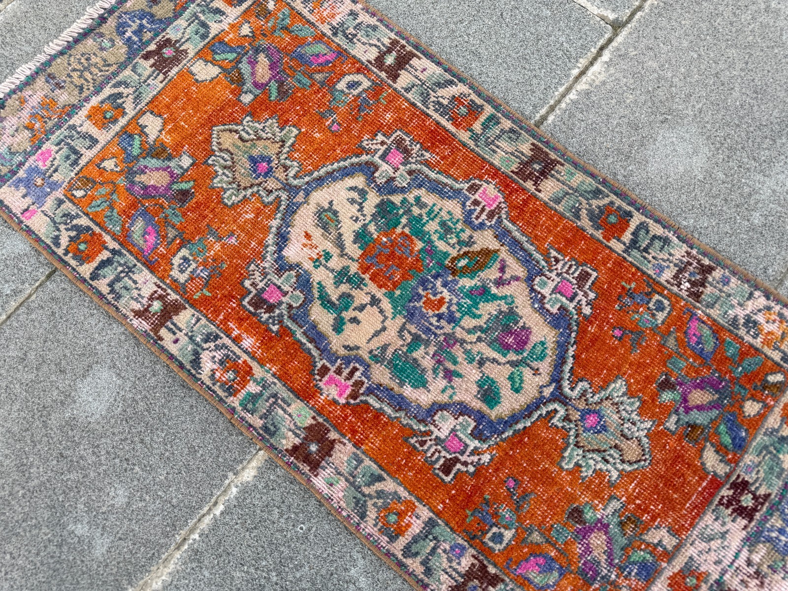 Vintage Turkish Oushak Rug – 1.5 x 3.2 ft Terracotta Orange Floral Accent Mat