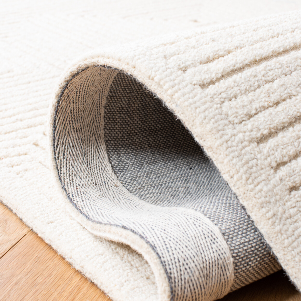 SAFAVIEH Textural Collection TXT102A Handmade Ivory Rug