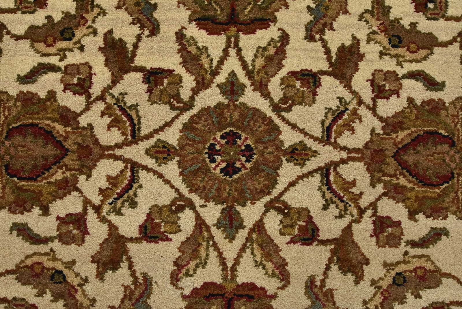 Agra Carpet 4’1” x 3’11” Square Beige Wool Traditional Hand-Knotted Oriental Rug