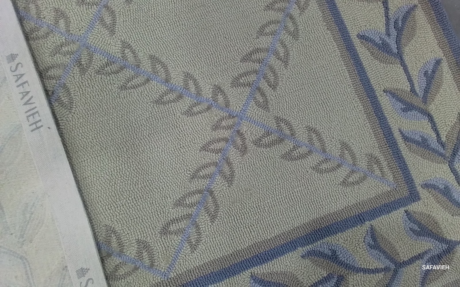IVORY / LIGHT BLUE 6′-0″ x 9′-0″ Flaw in Rug, Reduced Price 1172794712 EZC430A-6