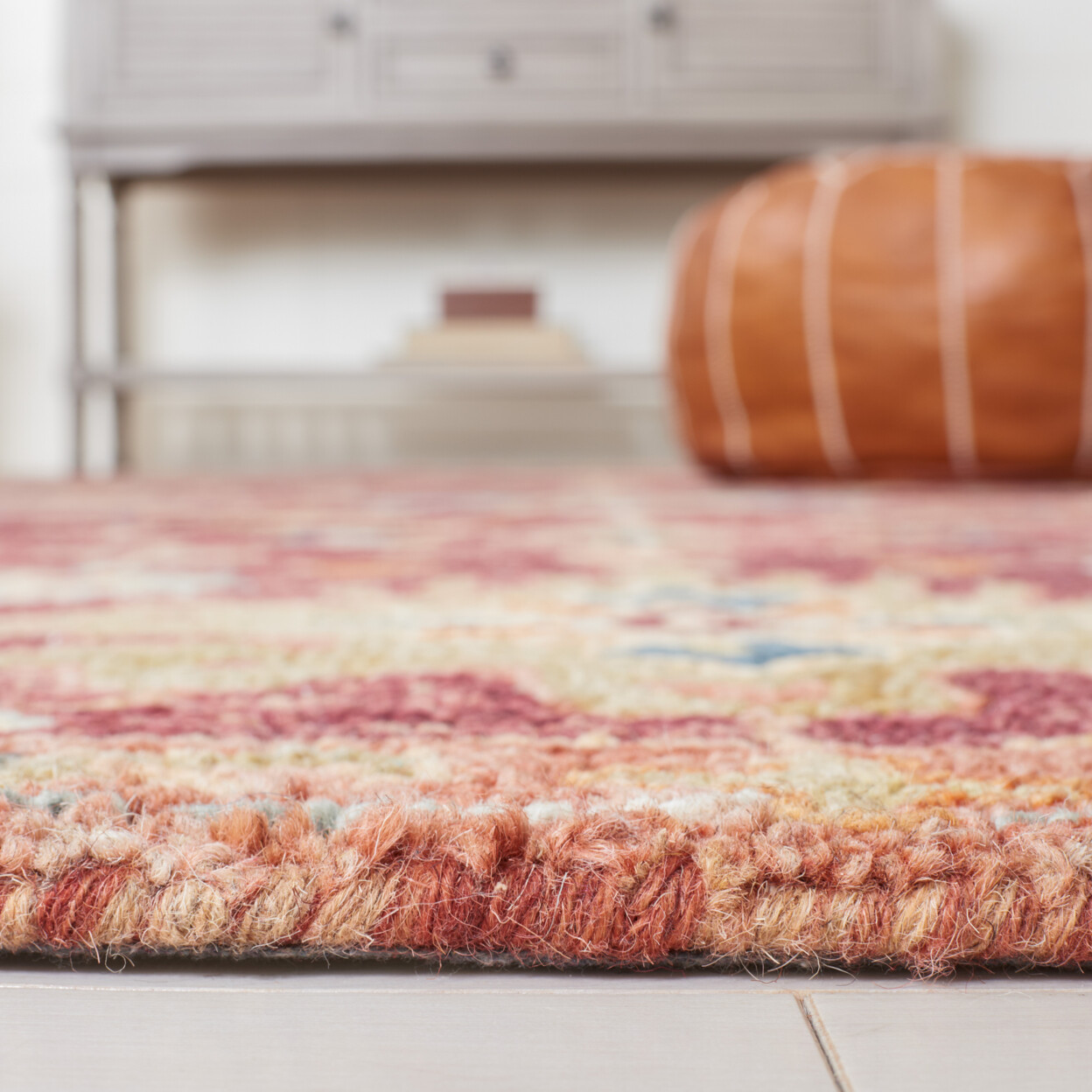 SAFAVIEH Aspen Collection APN144Q Handmade Red / Pink Rug