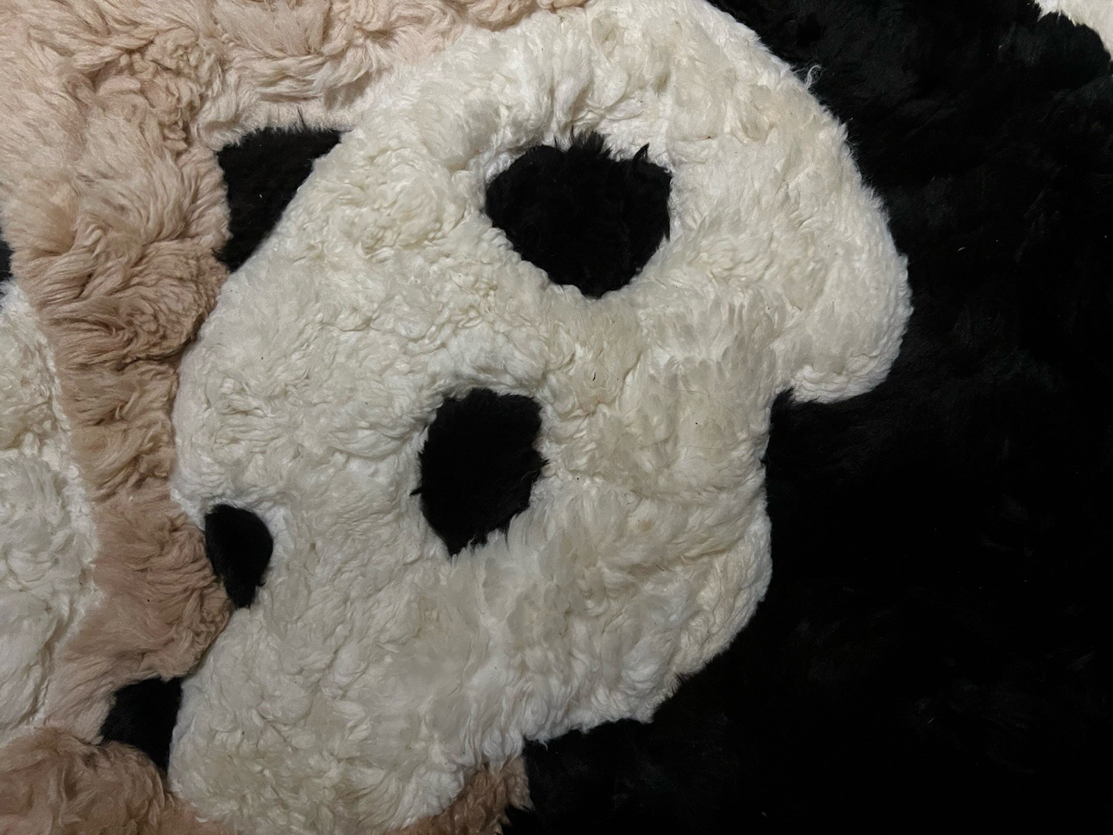 Handmade Panda Hide Area Rug + 2 Pillow Covers – Ecuador Import – Unused