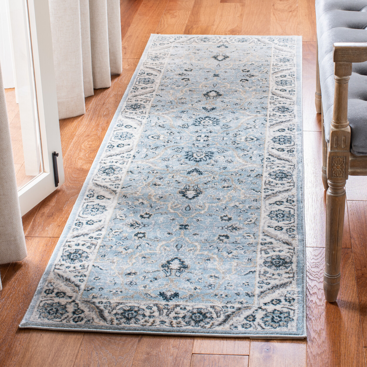 SAFAVIEH Isabella ISA912M Light Blue / Cream Rug