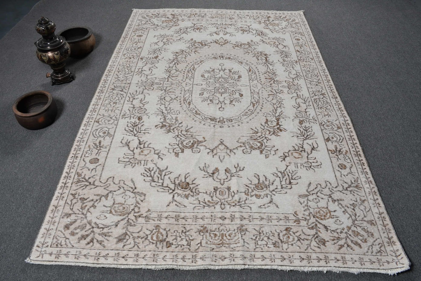 Vintage Rug, 5,3×8,2 ft Turkish Rug, White Animal Print Wool Rug