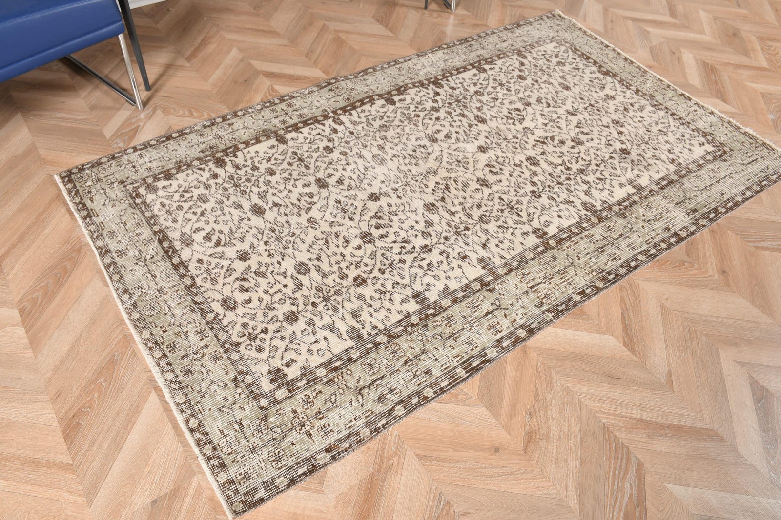 Turkish Vintage Rug 3,8×6,6 ft (117×200 cm), Brown Floral Rug