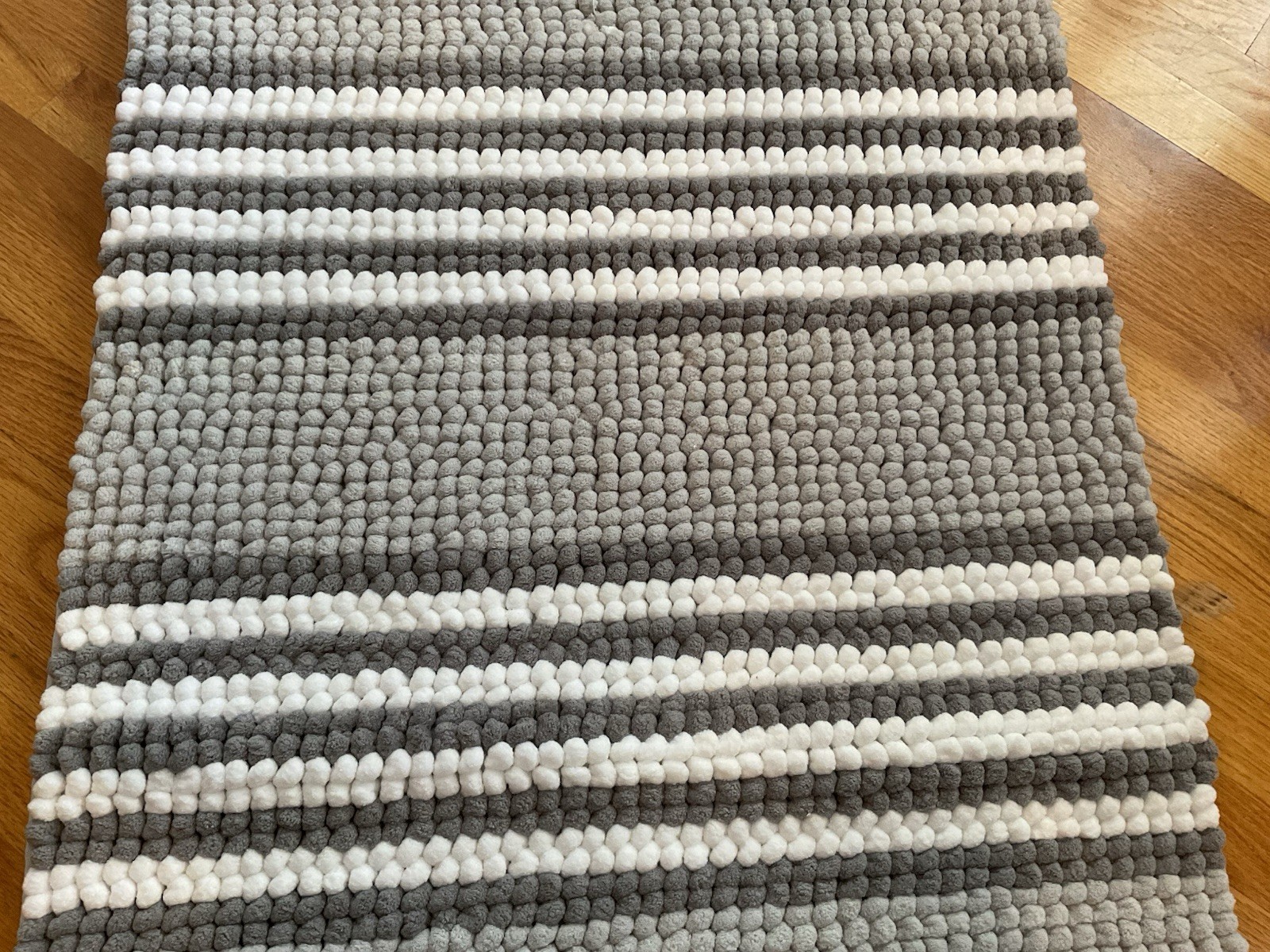 Mind on Design Gray/White Chenille Noodle Bath Rug w/Non-Skid Back ~ 45”x 27”
