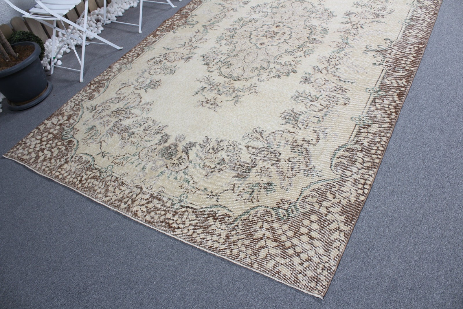 Vintage Turkish Large Rug 6,2×9,9 ft, Brown White Oriental Rug