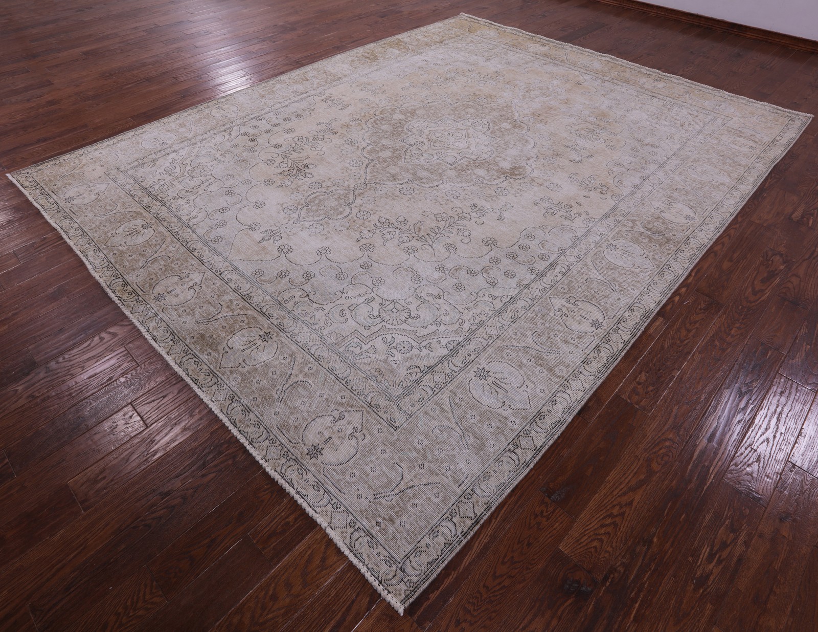 Handmade Vintage White Wash Rug 9′ 8″ X 12′ 3″ – Q18500