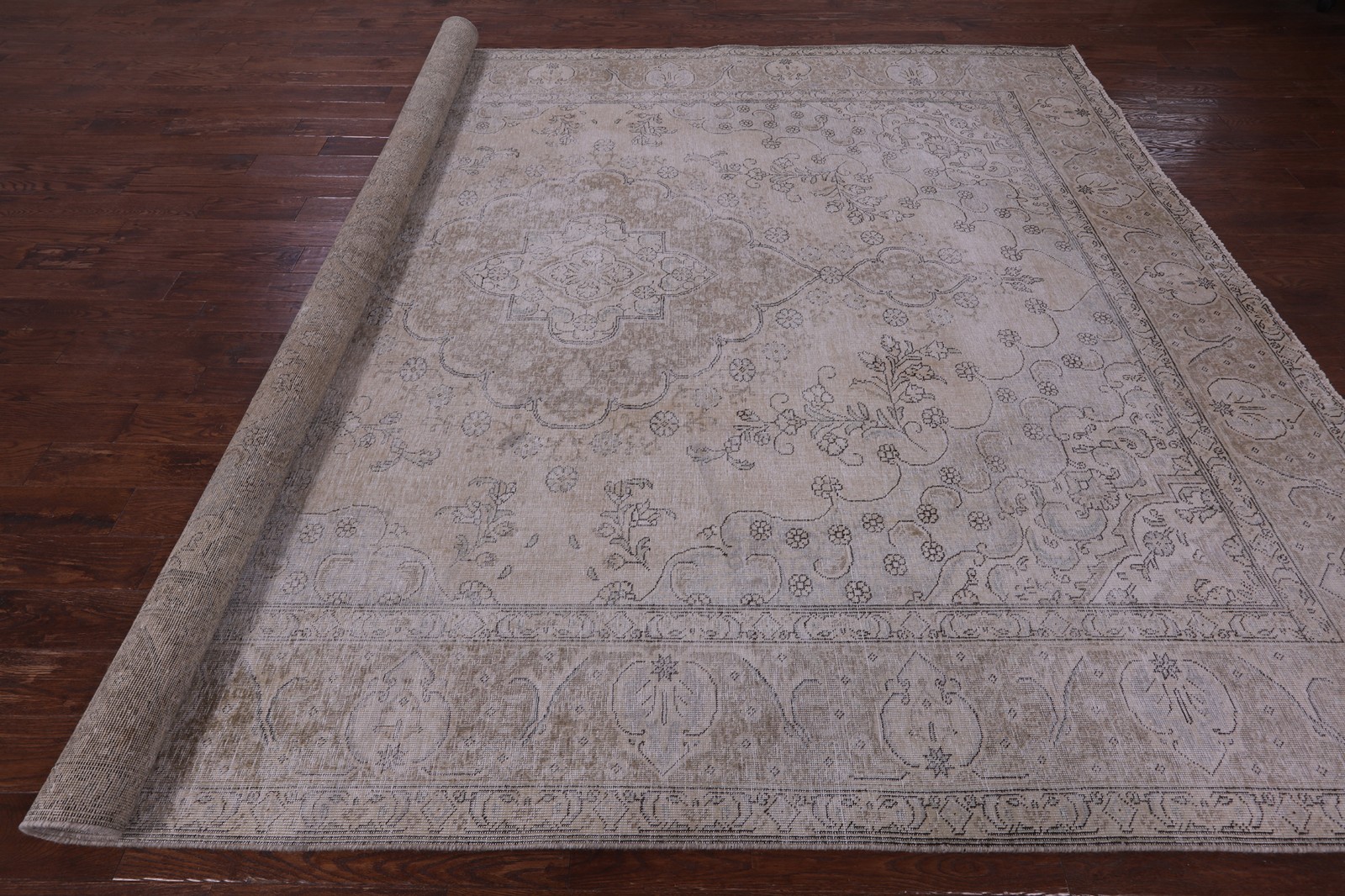 Handmade Vintage White Wash Rug 9′ 8″ X 12′ 3″ – Q18500