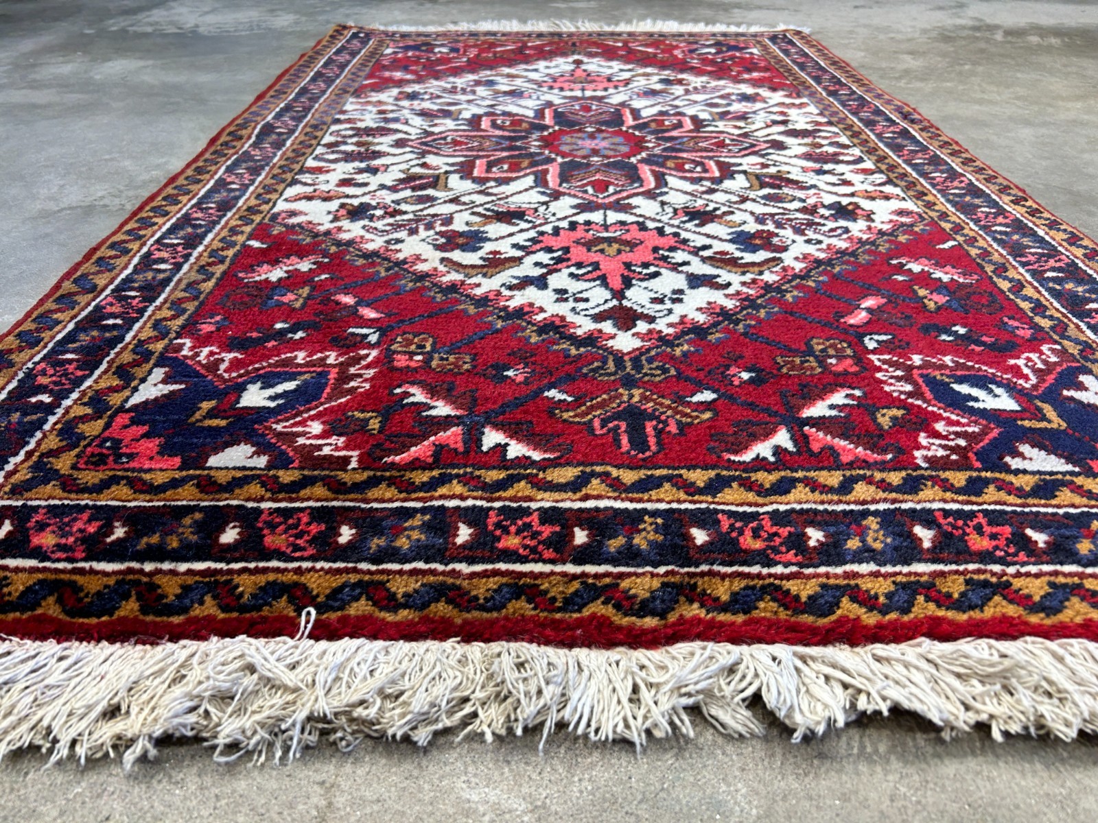 3’1″x5′ Hand-Knotted 100% Wool Pile Herize Rug