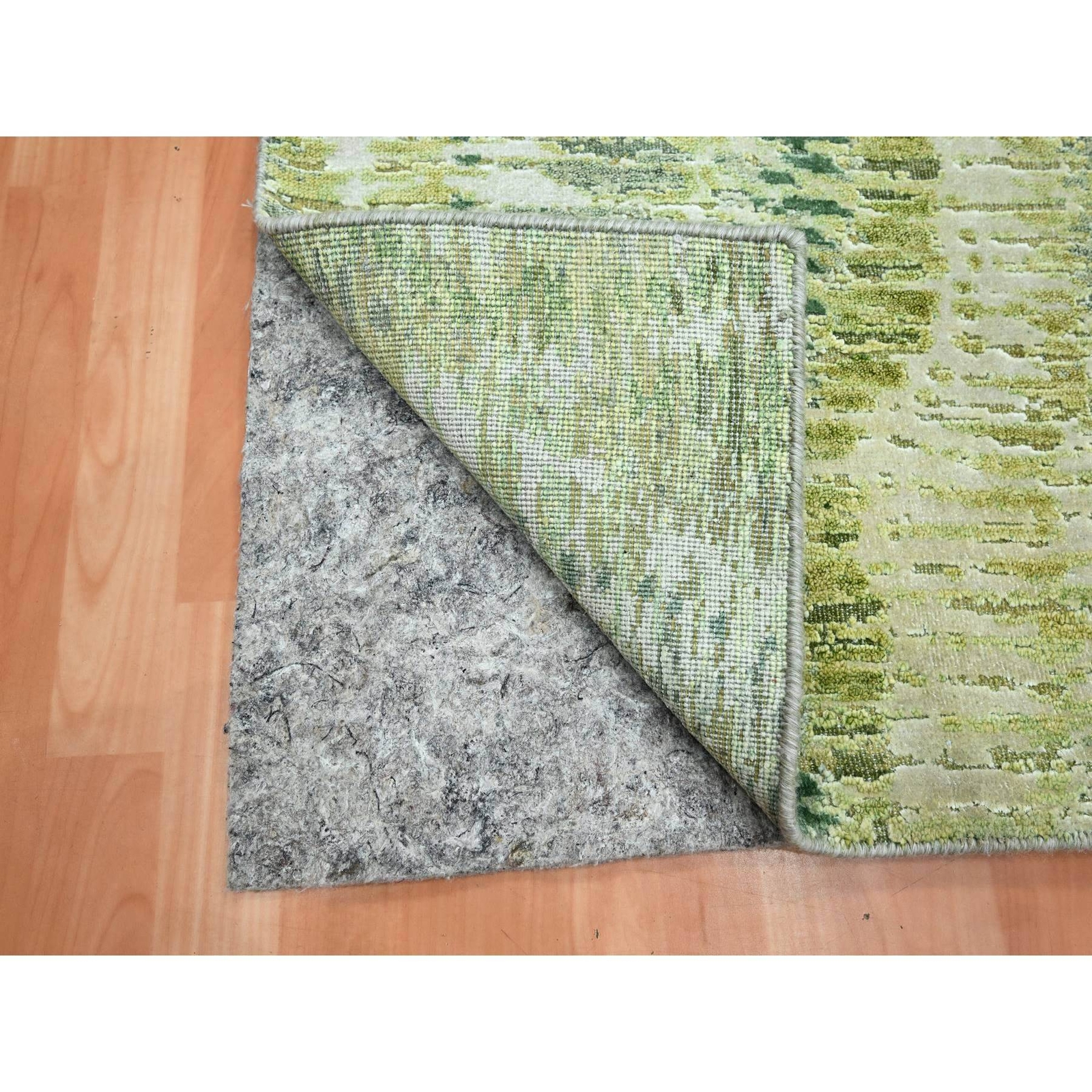 2’6″x8’2″ Green Crocodile Safari Design 100% Silk Hand Knotted Runner Rug R75547