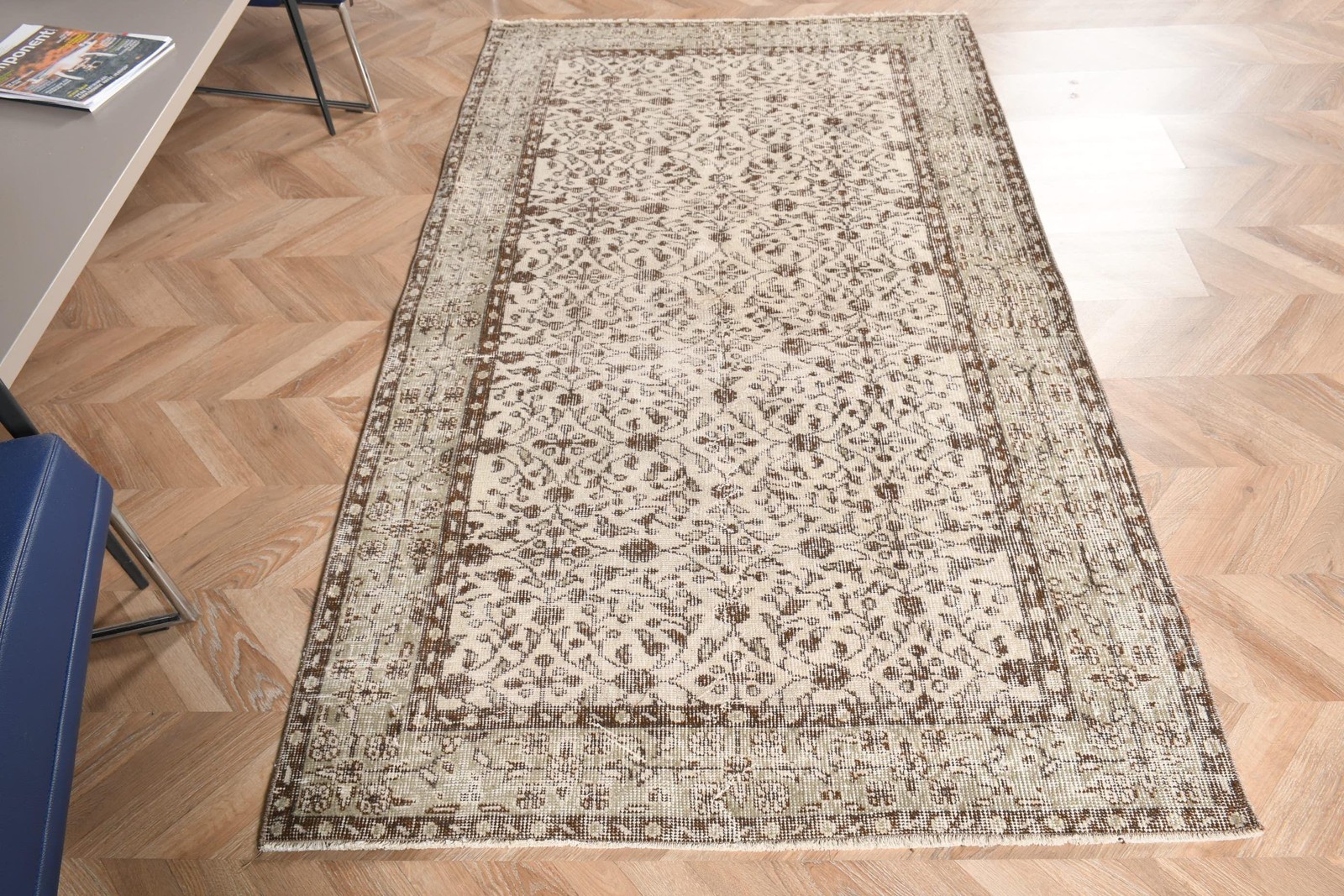 Turkish Vintage Rug 3,8×6,6 ft (117×200 cm), Brown Floral Rug