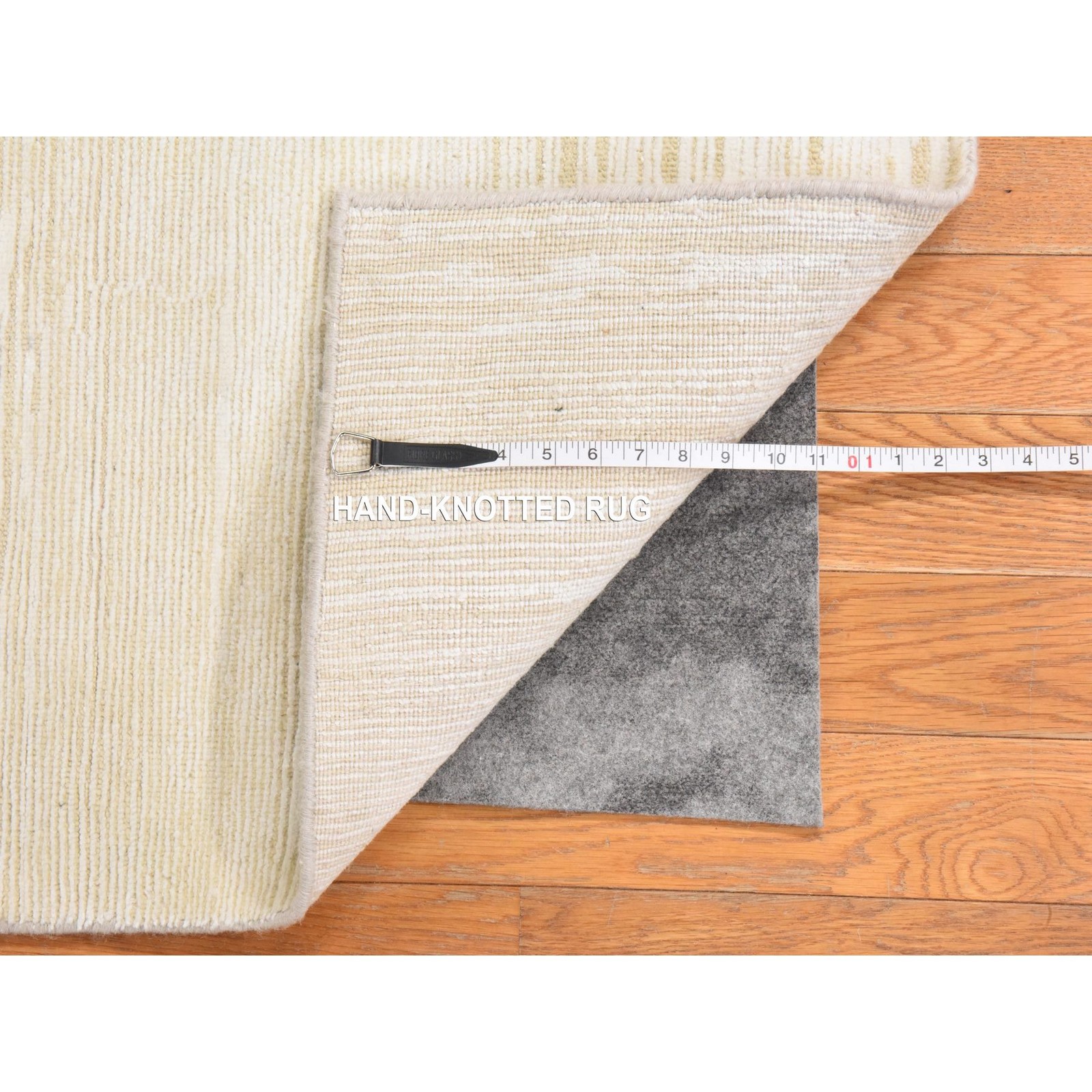 2’6″x4’8″ Ivory Modern Oxidized Textured Wool Hand Knotted Runner Rug