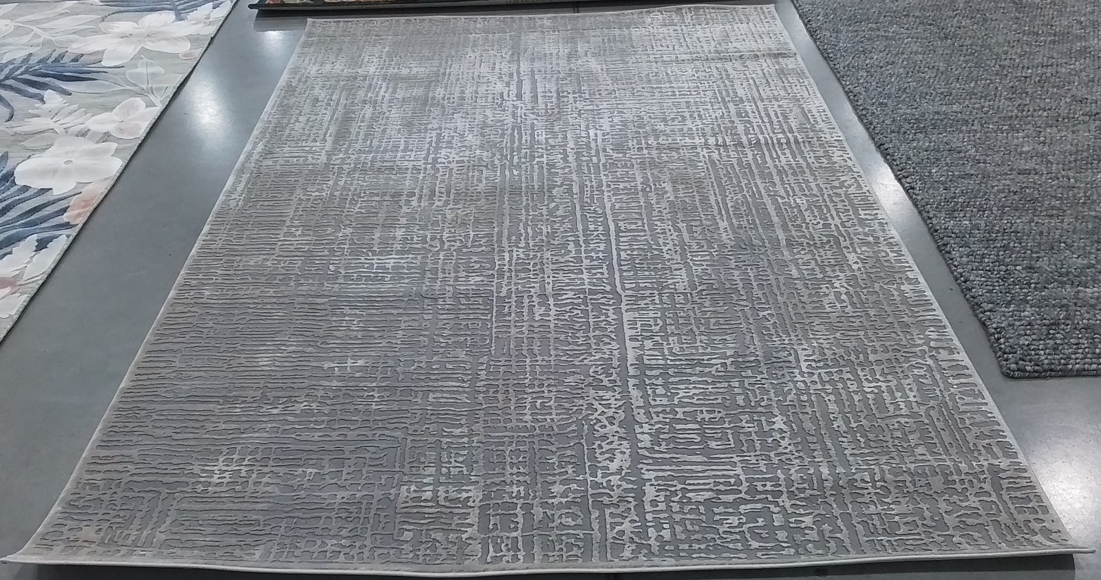 IVORY / GREY 6′-7″ x 9′-0″ Back Stain Rug, Reduced Price 1172798191 MDW317A-6